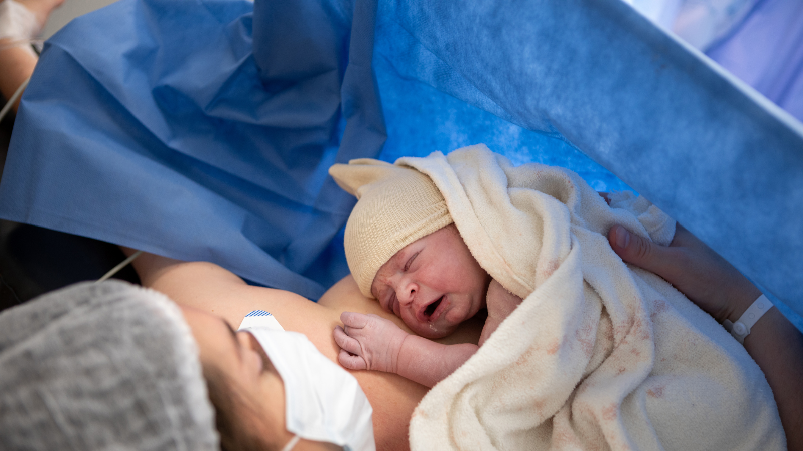 Đặt vòng tránh thai sau sinh mổ: Thời điểm nào an toàn nhất cho mẹ?