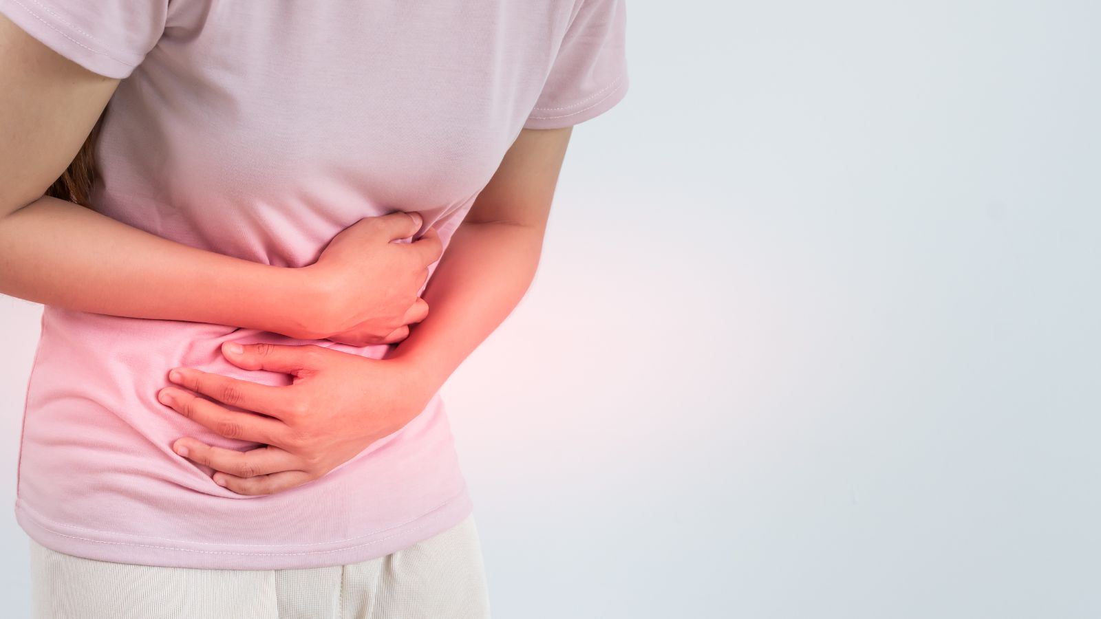 Đau bụng dưới gần mu là cảm giác đau, tức, căng hoặc âm ỉ xuất hiện ở vùng bụng dưới, ngay phía trên xương mu