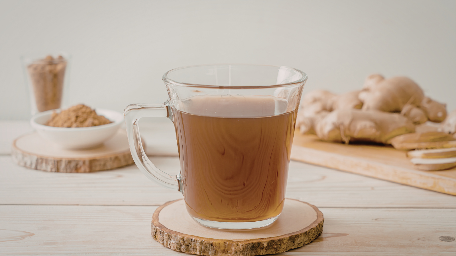 Trà gừng ấm giúp giảm đau bụng trên rốn âm ỉ