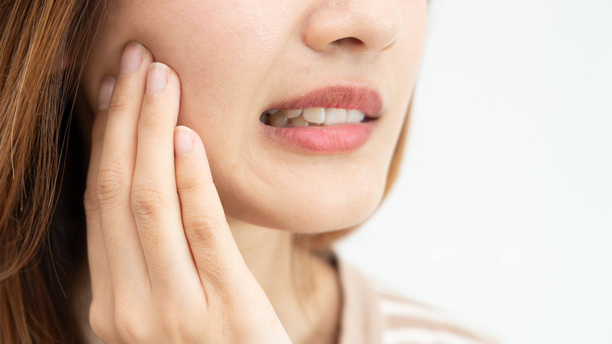 Đau chân răng là một triệu chứng phổ biến của các bệnh lý răng miệng