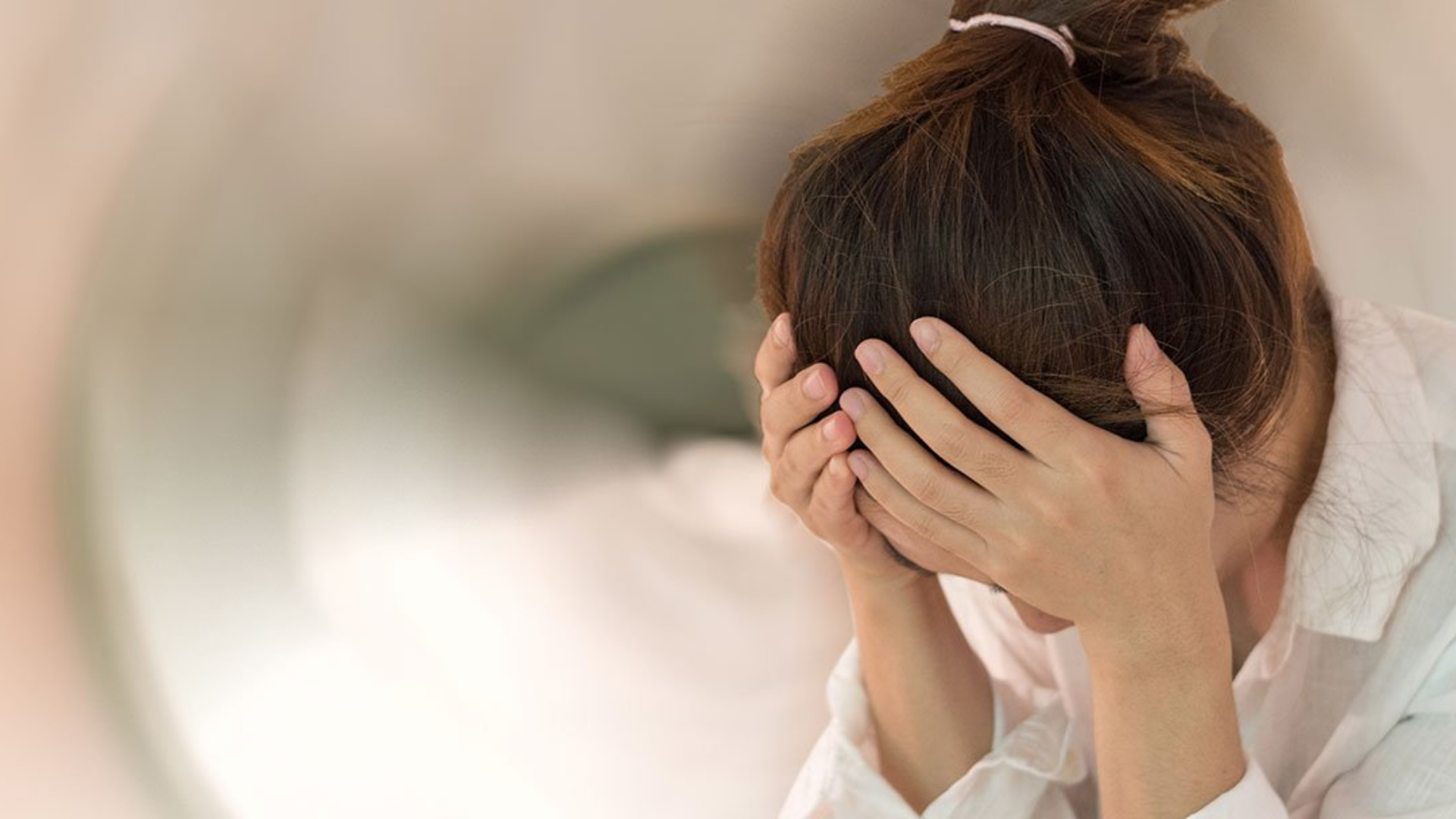 Khi bị rối loạn tiền đình, hoạt động tai trong rối loạn khiến bạn thường xuyên chóng mặt, choáng váng