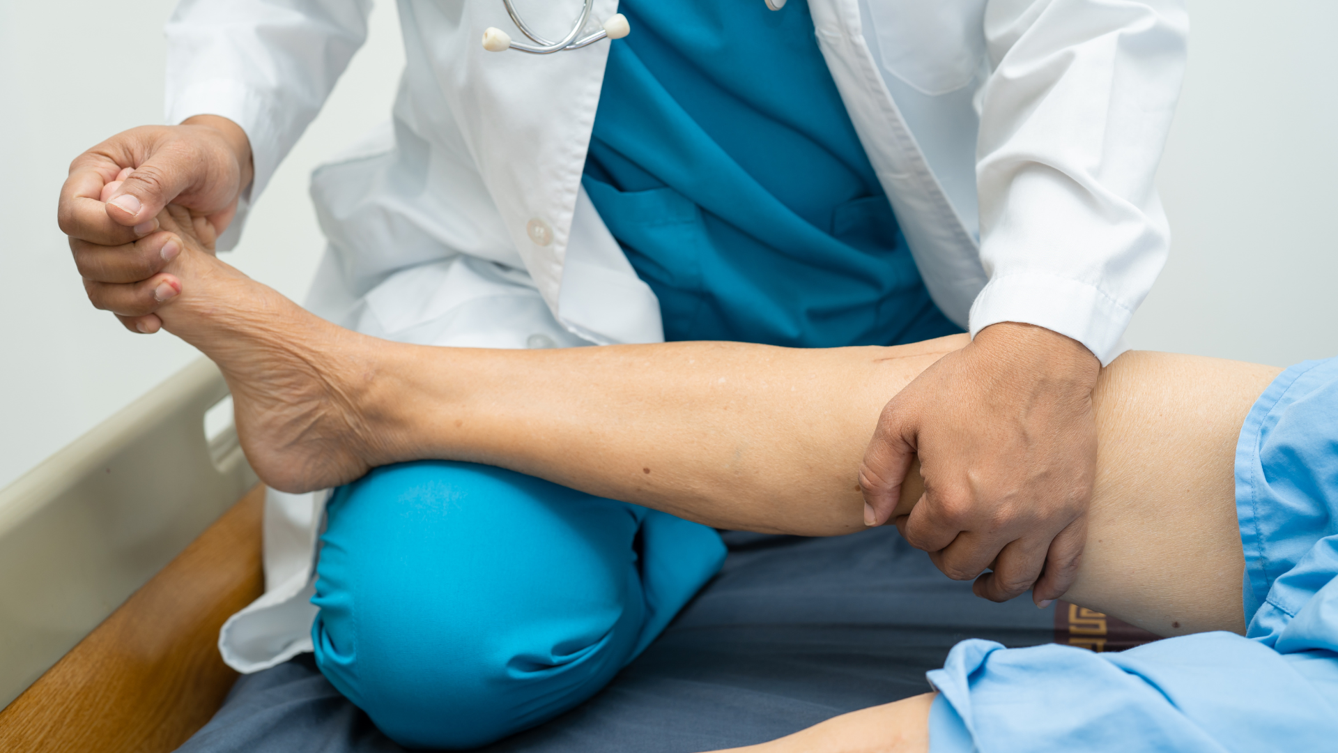 Vật lý trị liệu có thể hỗ trợ tăng cường sức mạnh cơ, cải thiện phạm vi vận động