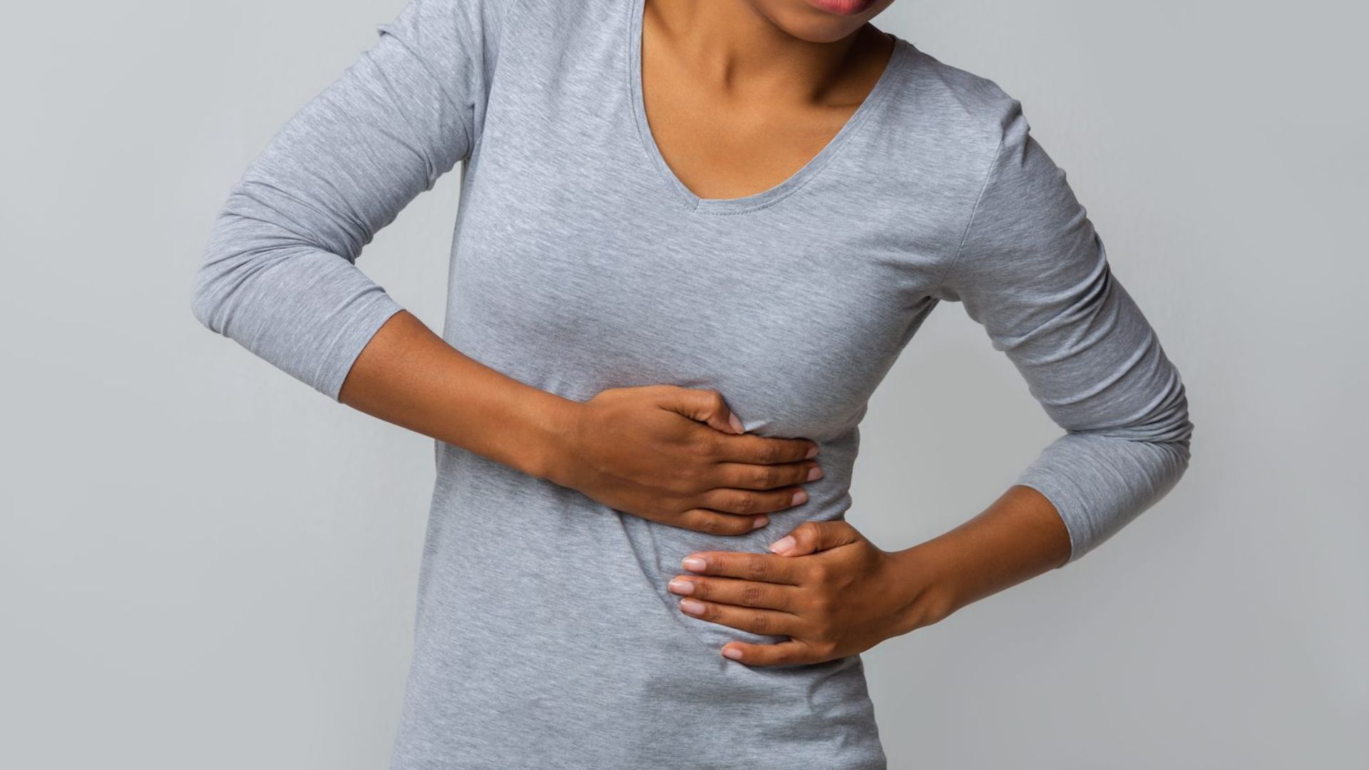 Đau cơ liên sườn có thể lan lan ra sau lưng, vai hoặc vùng thượng vị