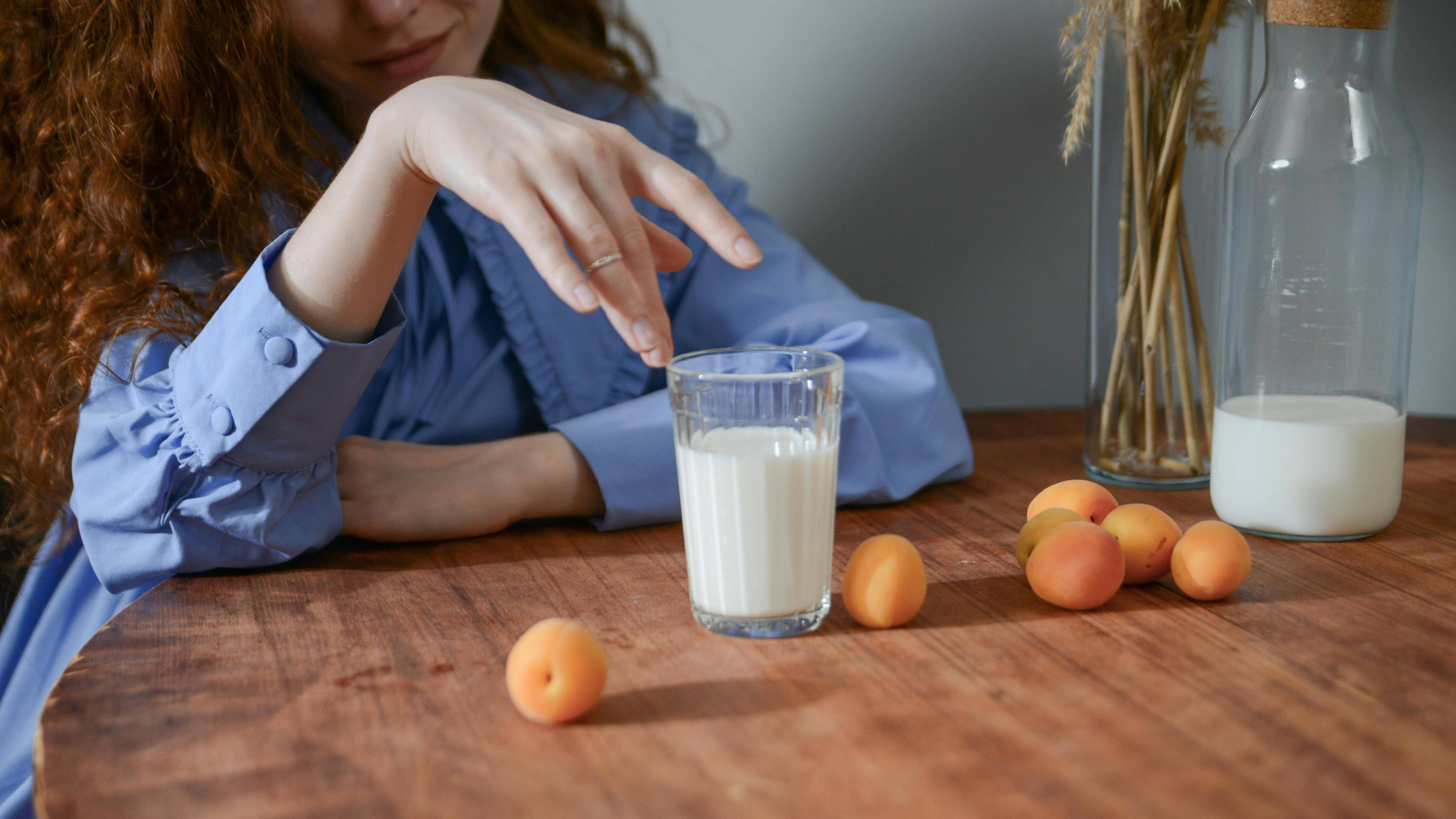 Đau dạ dày kiêng ăn gì? Nên hạn chế sữa tươi và phô mai nếu xuất hiện triệu chứng khó chịu