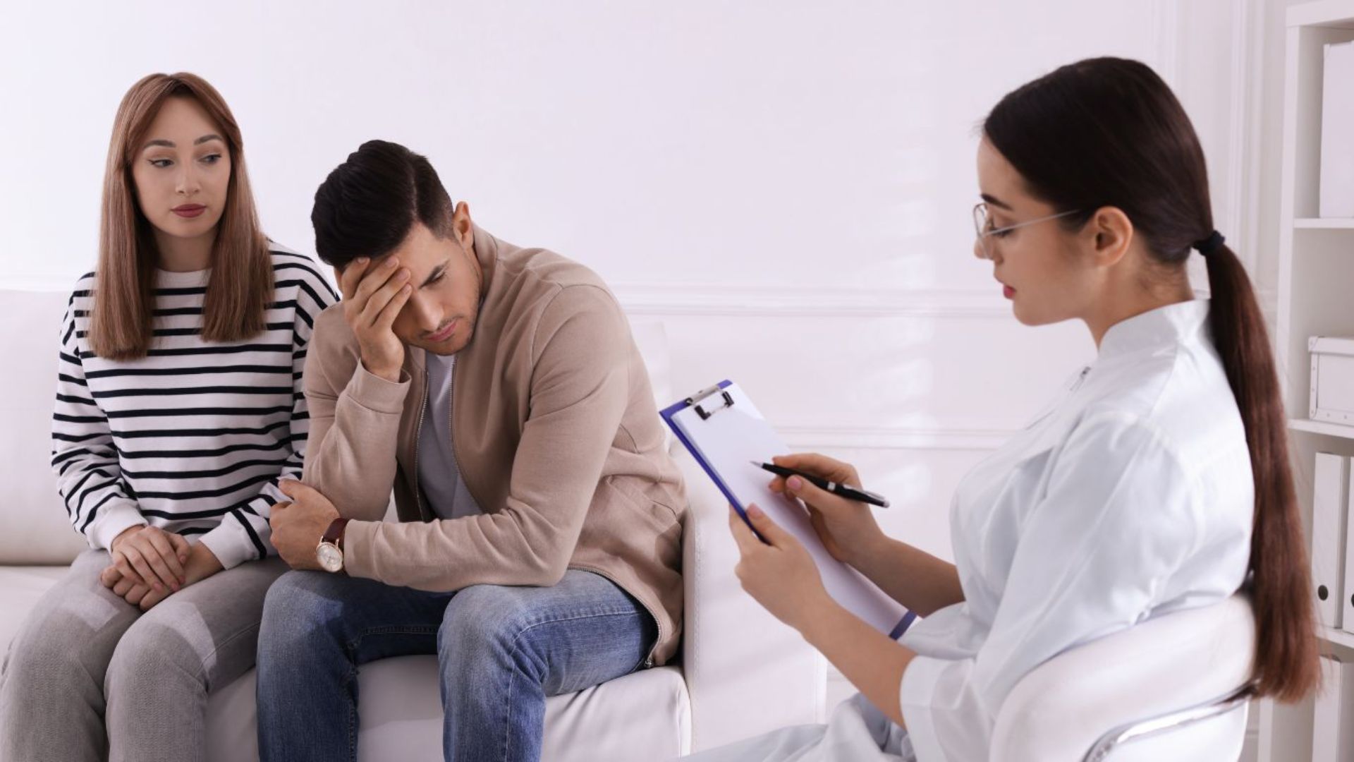 Nam giới cần đến khám bác sĩ nếu tình trạng nổi mẩn đỏ không thuyên giảm sau 5 - 7 ngày