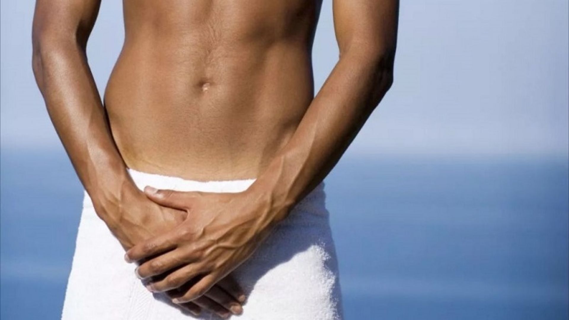 Vệ sinh vùng kín sạch sẽ là việc làm cần thiết khi đầu dương vật xuất hiện mẩn đỏ