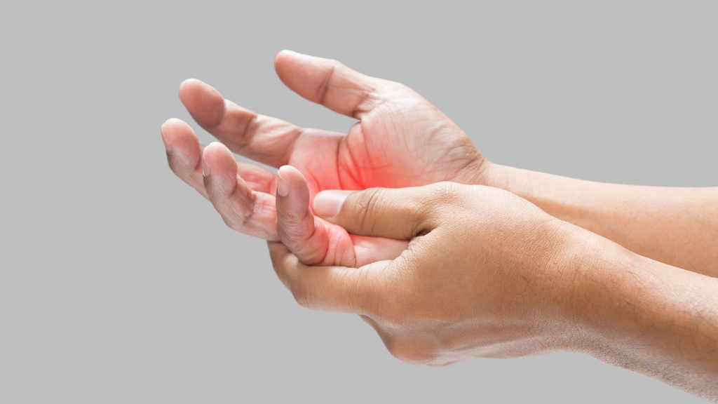 Vật lý trị liệu với các bài tập nhẹ nhàng giúp giảm cứng và phòng ngừa dính khớp
