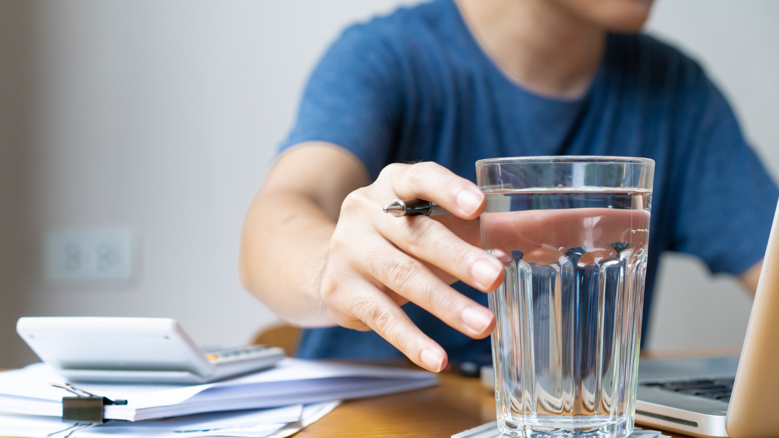 Đi tiểu nhiều và khát nước là dấu hiệu bệnh tiểu đường ở nam thường gặp