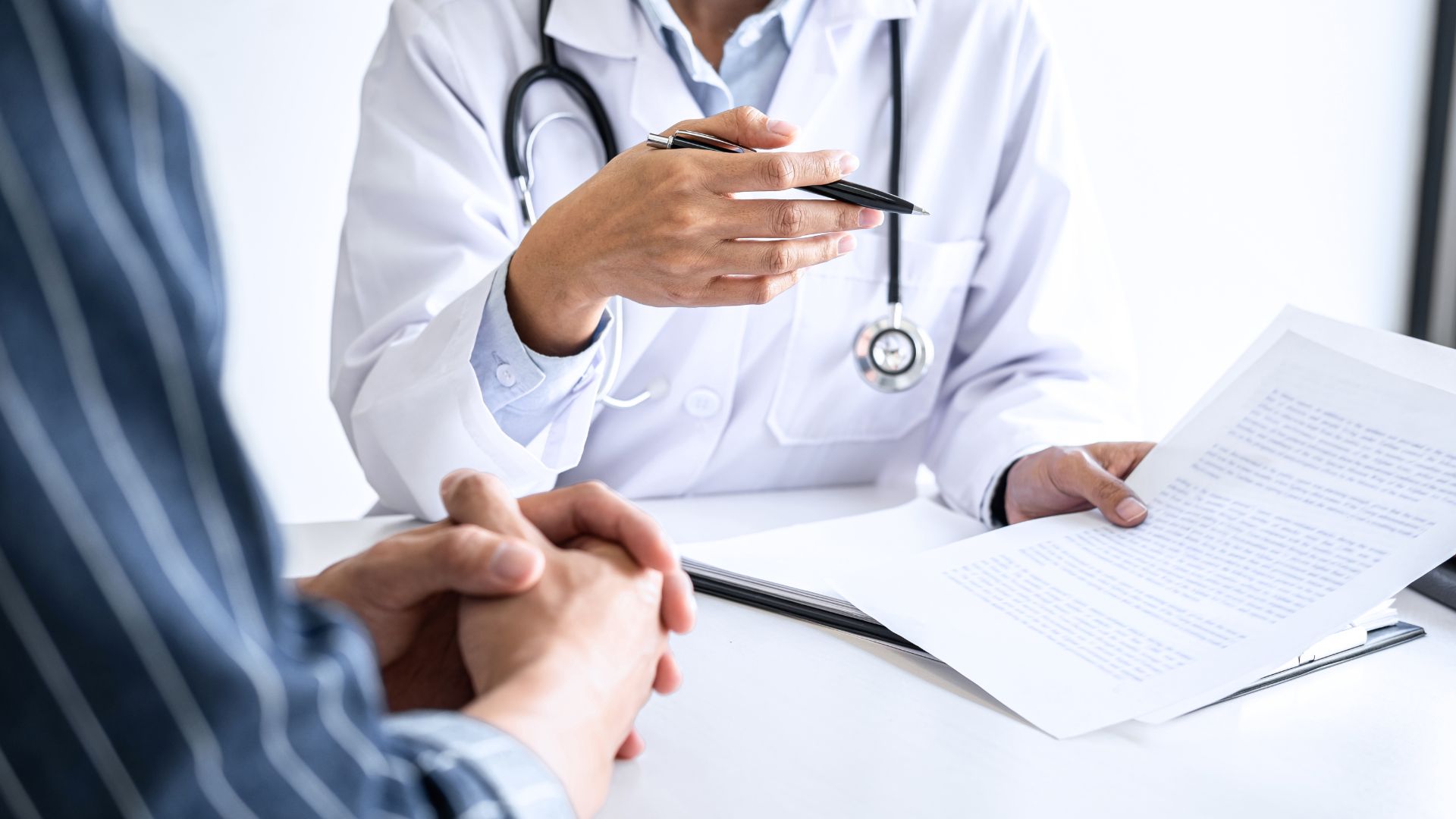 Khám sức khỏe định kỳ và đánh giá tâm lý nếu cảm thấy lo âu, căng thẳng kéo dài hoặc có tiền sử trầm cảm