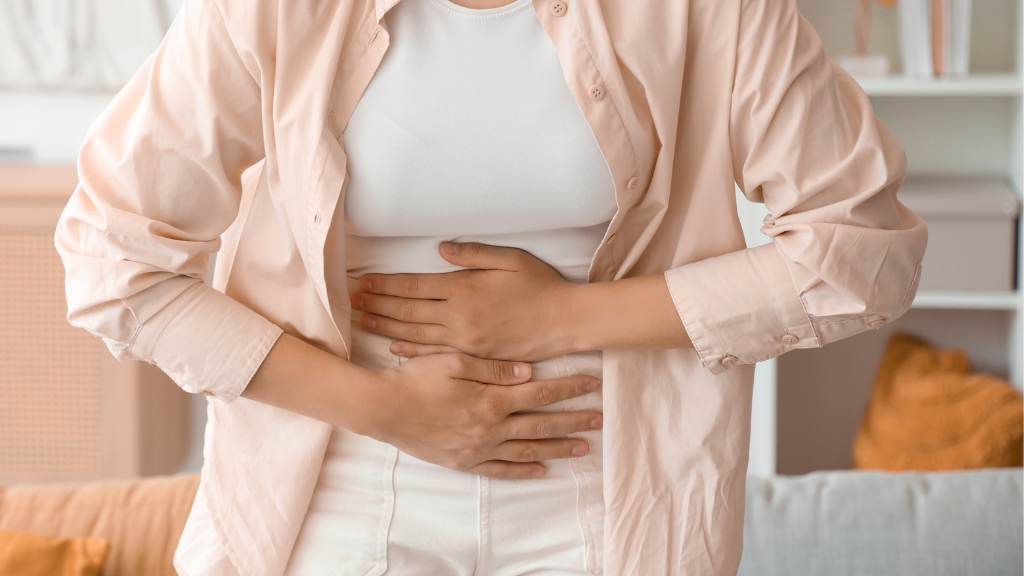 Đau tức nhẹ bụng dưới có thể là dấu hiệu bơm IUI thành công sau 5 ngày