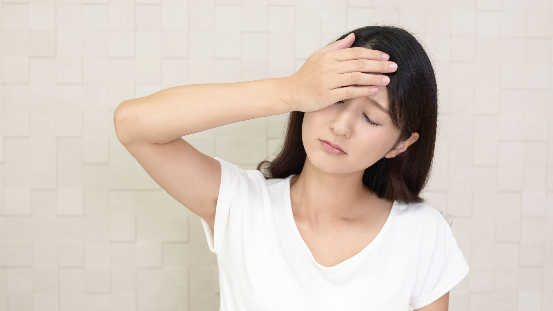 Trước 1 ngày có kinh nguyệt bạn thường sẽ cảm thấy cơ thể mệt mỏi, uể ỏi