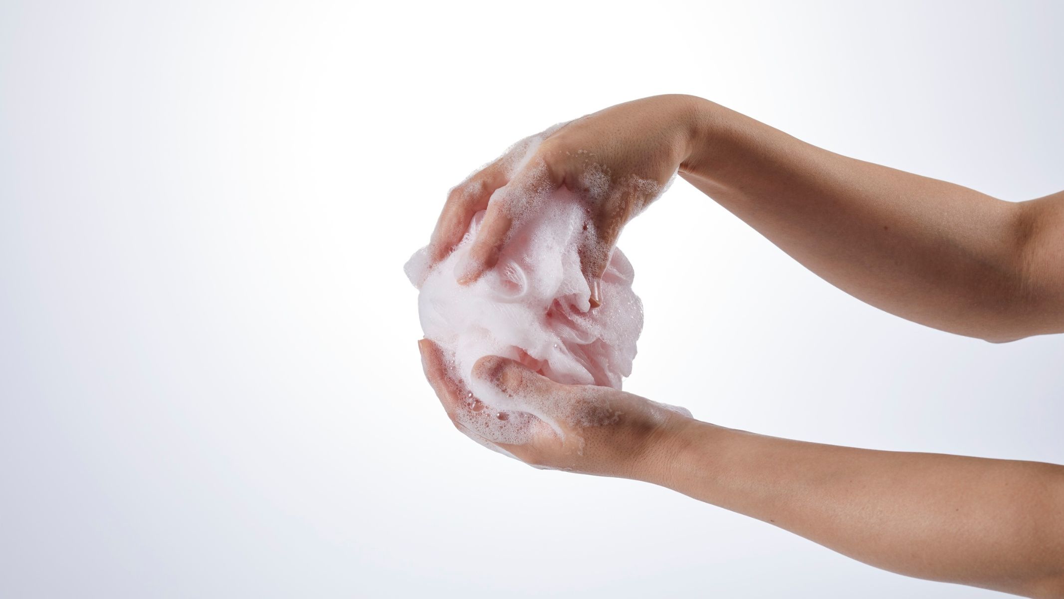 Tắm rửa hằng ngày, đặc biệt sau khi ra mồ hôi nhiều hoặc vận động mạnh để phòng ngừa hắc lào