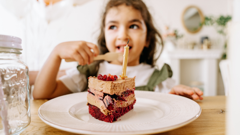 Ăn đủ chất hạn chế đồ ngọt và luyện tập thể thao giúp xương phát triển tốt ở nữ