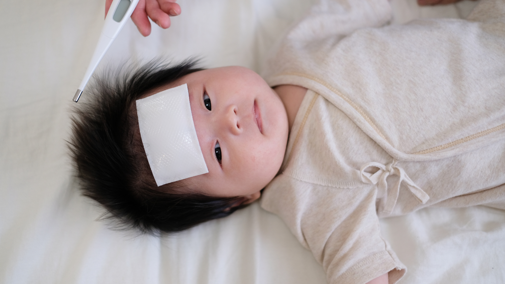 Trẻ bị nhiễm virus RSV có thể bị sốt