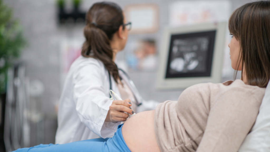 Việc thăm khám kịp thời sẽ giúp bác sĩ đánh giá tình trạng nội tiết và can thiệp đúng cách