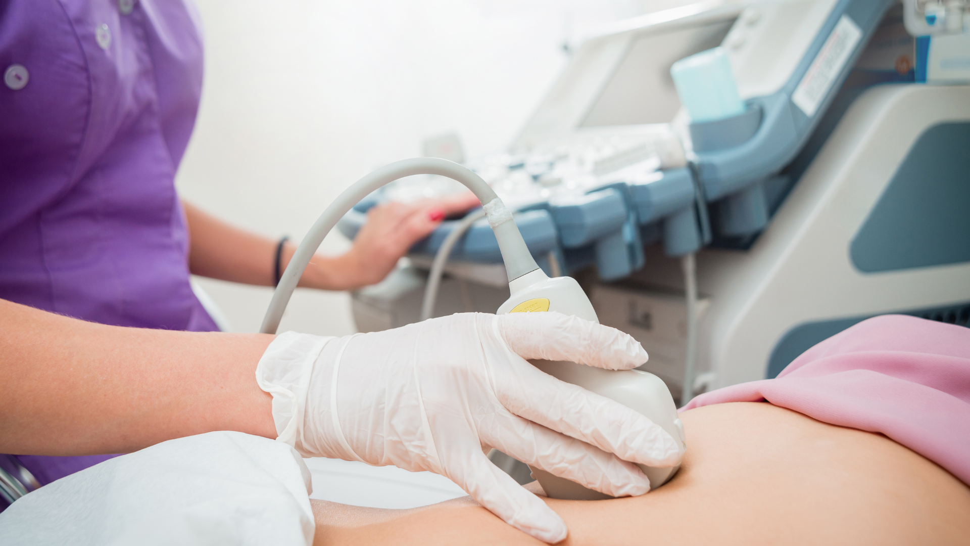 Siêu âm giúp bác sĩ xác định vị trí thai