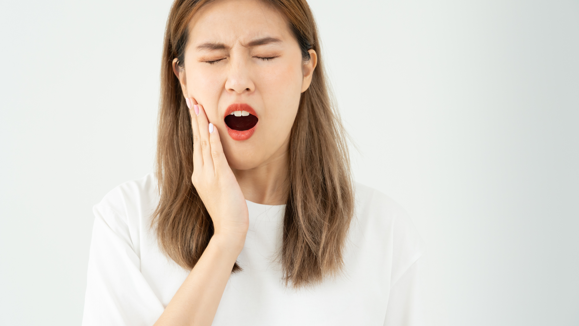 Sâu răng nhẹ là giai đoạn đầu của quá trình sâu răng, khi tổn thương mới chỉ xuất hiện ở lớp men răng bên ngoài