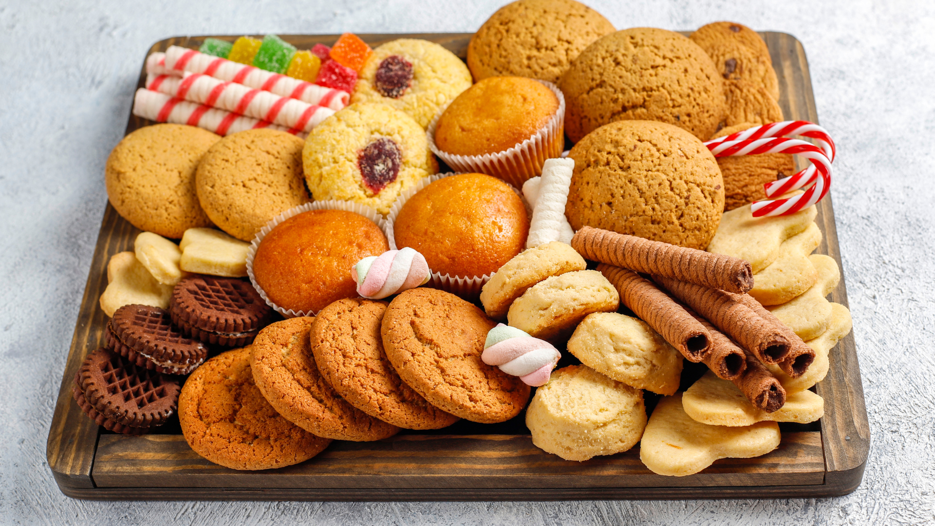 Bạn nên hạn chế thực phẩm nhiều đường và giảm tần suất ăn vặt