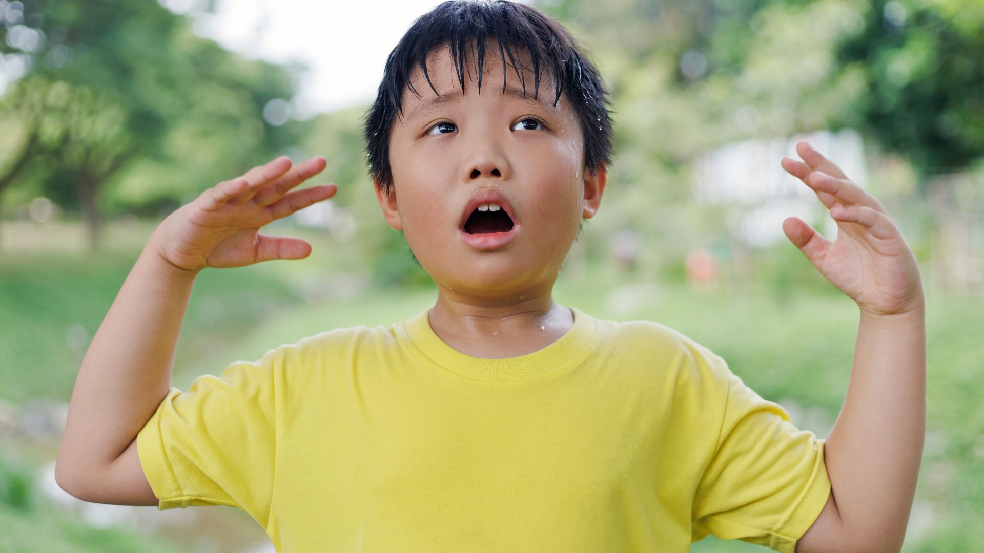 Cha mẹ cần theo dõi sát và cho trẻ nghỉ ngơi thường xuyên