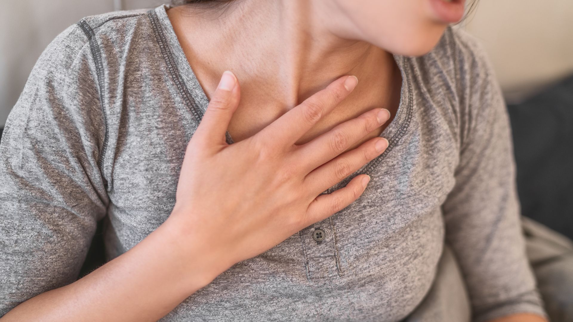 Tức ngực và khó thở là một dấu hiệu của bệnh suy thận giai đoạn cuối