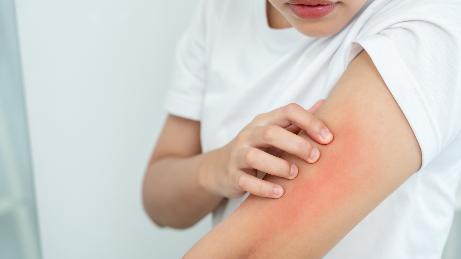 Ngứa da, chuột rút và tê bì có thể là dấu hiệu cảnh báo bệnh thận hoặc rối loạn chuyển hóa