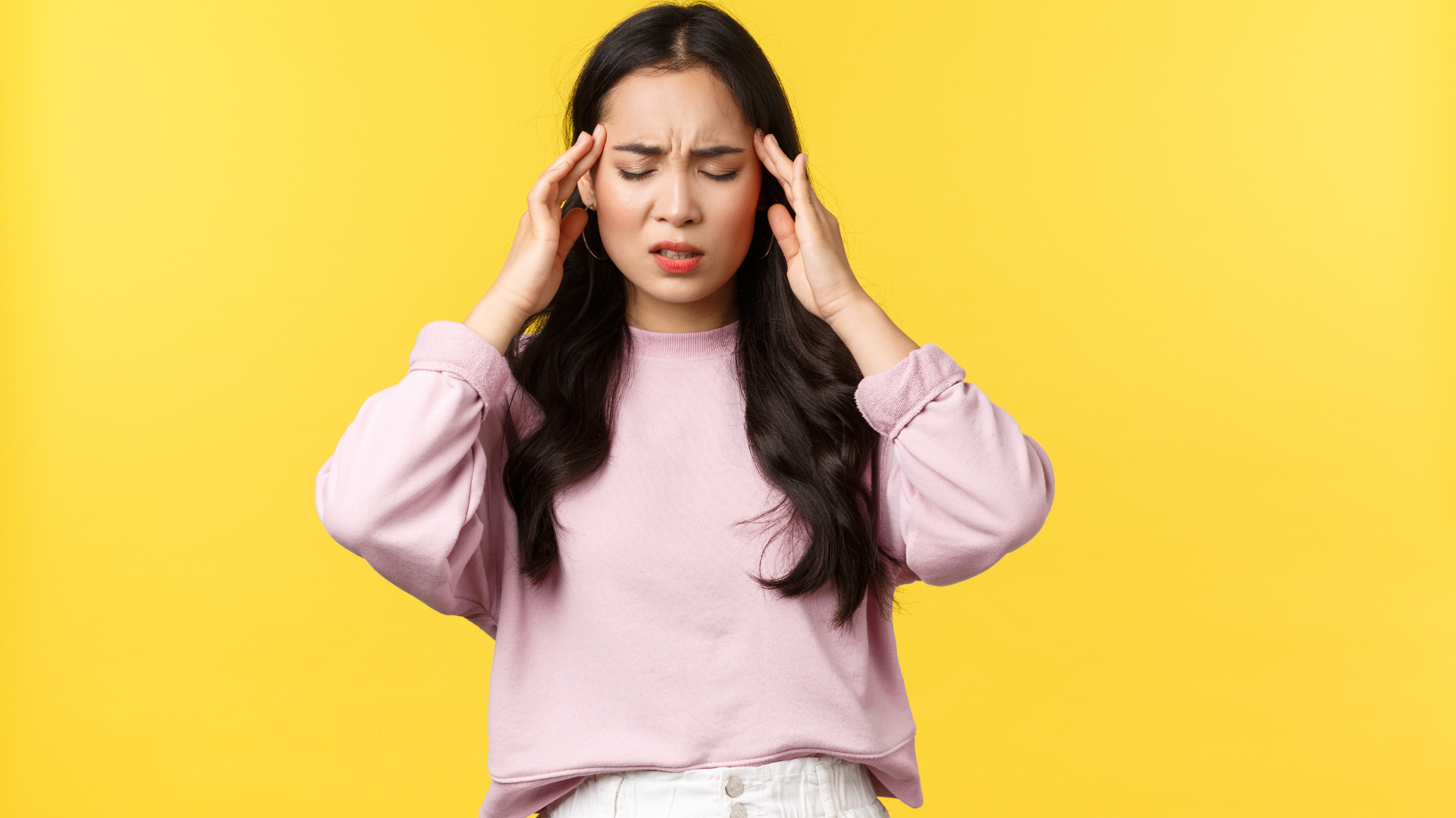 Khi thai ngoài tử cung bắt đầu thoái triển, cơ thể có thể hoa mắt và chóng mặt