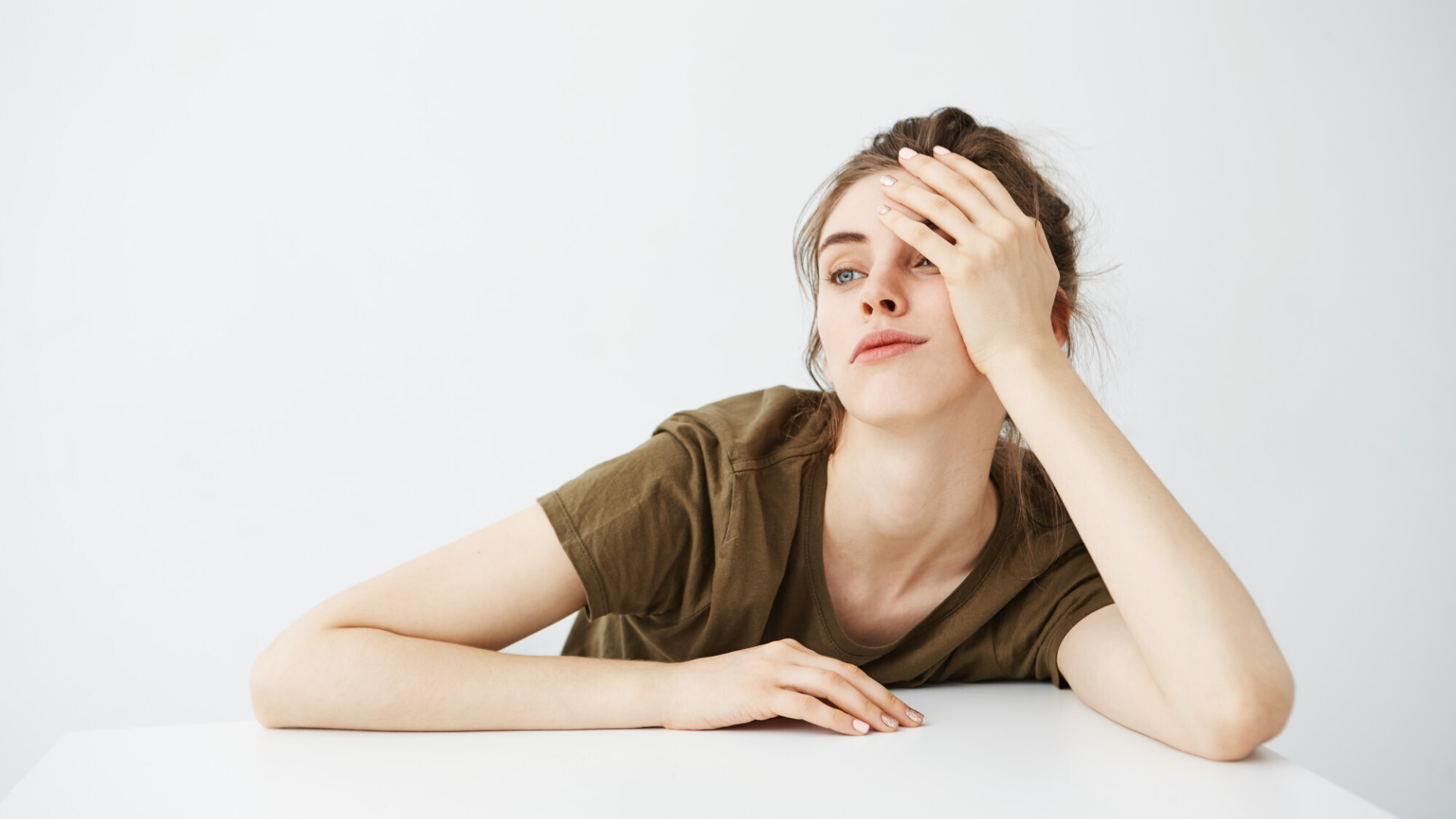 Biểu hiện rõ rệt nhất khi thiếu ngủ là cảm giác mệt mỏi liên tục dù đã nghỉ ngơi