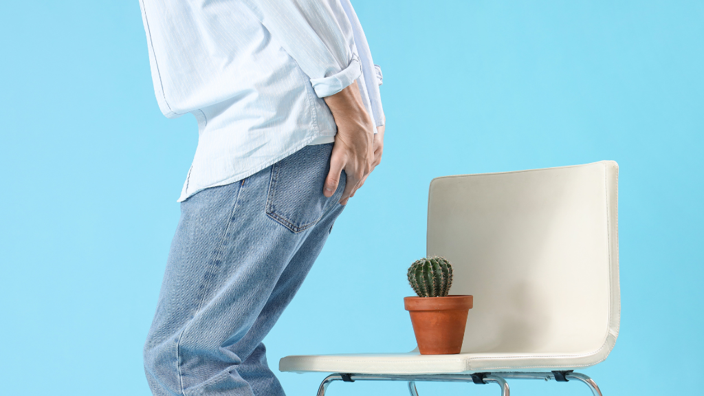 Ngứa rát quanh hậu môn là dấu hiệu ung thư hậu môn giai đoạn đầu thường gặp.