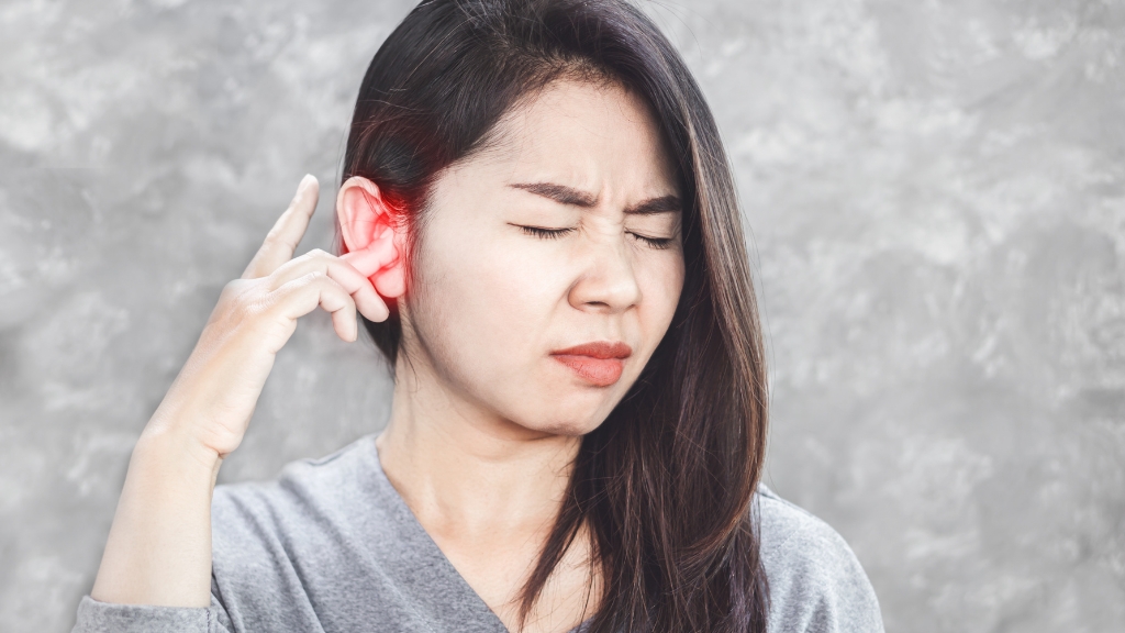 Đau tai kéo dài, không do bệnh tai mũi họng có thể liên quan ung thư khoang miệng hoặc hầu họng