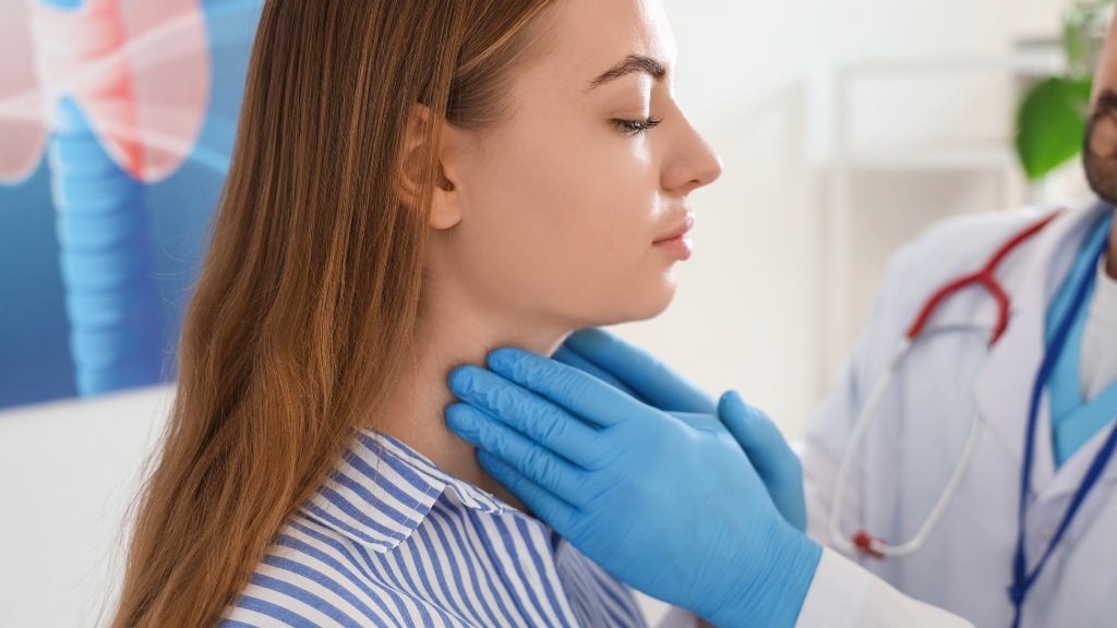 Có dấu hiệu nghi ngờ ung thư khoang miệng, cần khám sớm và không tự điều trị kéo dài