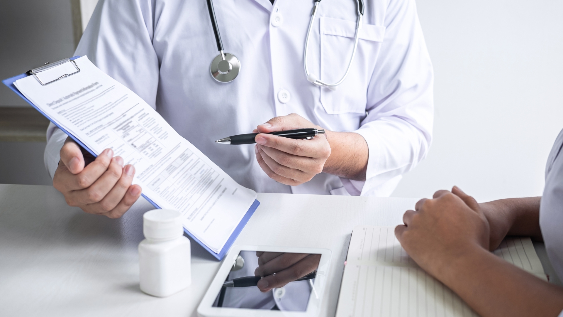 Thăm khám và chẩn đoán đúng giúp bác sĩ có phác đồ điều trị chính xác và phù hợp, ngăn ngừa biến chứng về sau
