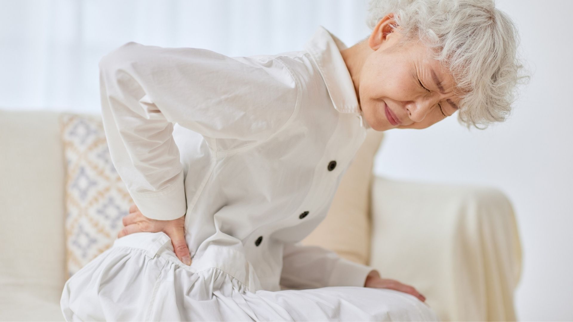 Đau lưng trên có thể biểu hiện tại một điểm hoặc lan rộng