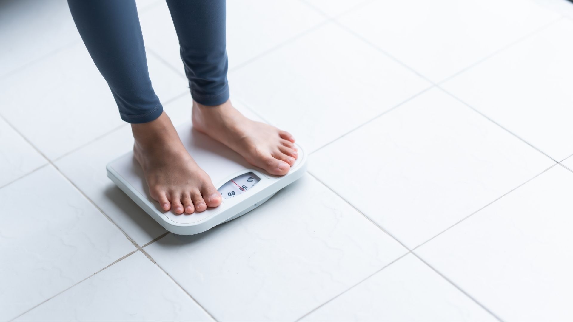 Duy trì cân nặng hợp lý giúp bảo vệ sức khỏe cơ xương khớp