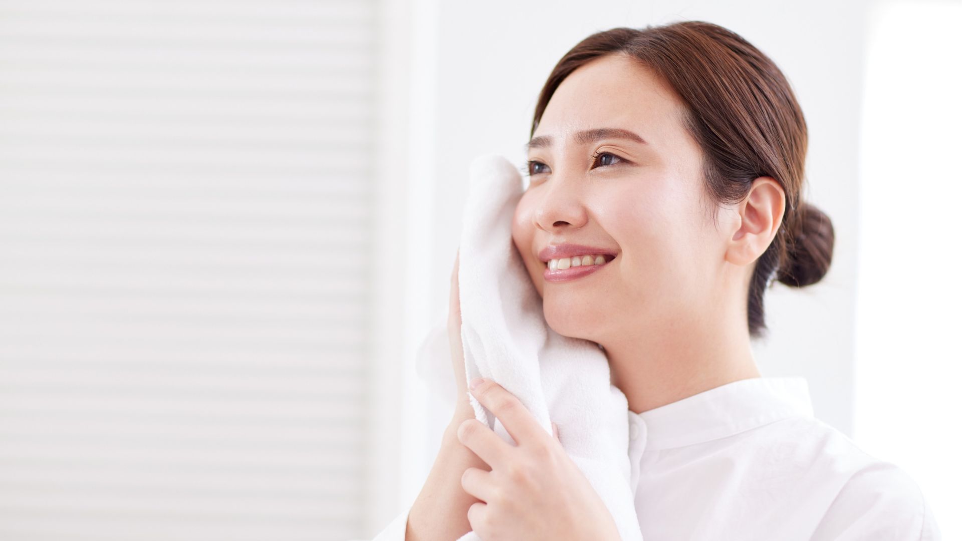 Dùng chung khăn mặt làm lây lan bệnh đau mắt hột