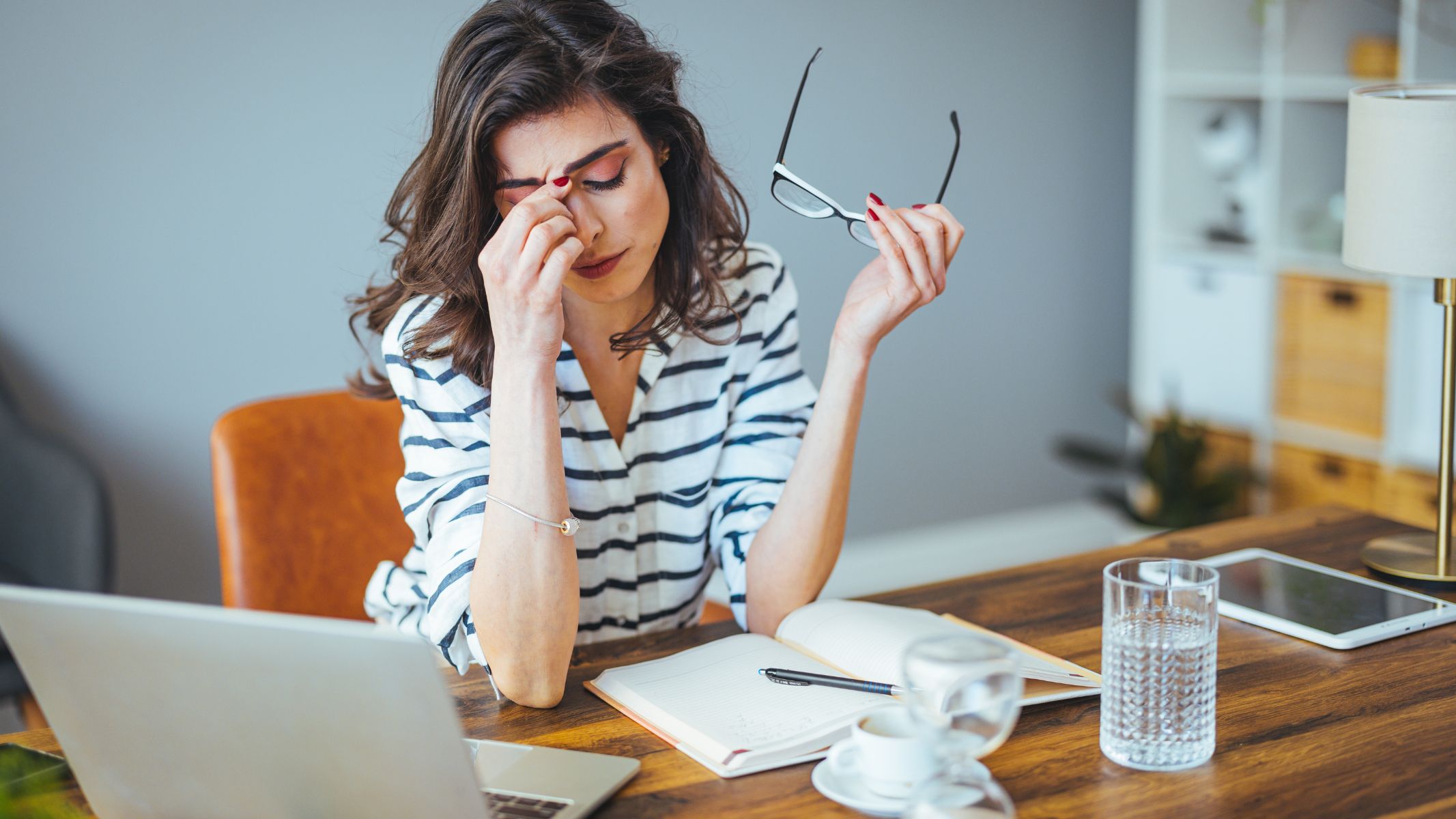 Một vài bệnh lý về mắt có thể là nguyên nhân gây nên cơn đau gần hốc mắt