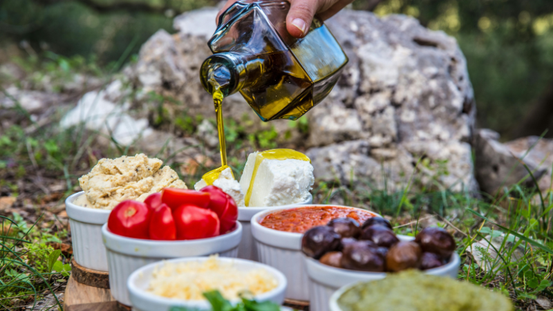 Sử dụng dầu ô liu hợp lý kết hợp chế độ ăn cân đối