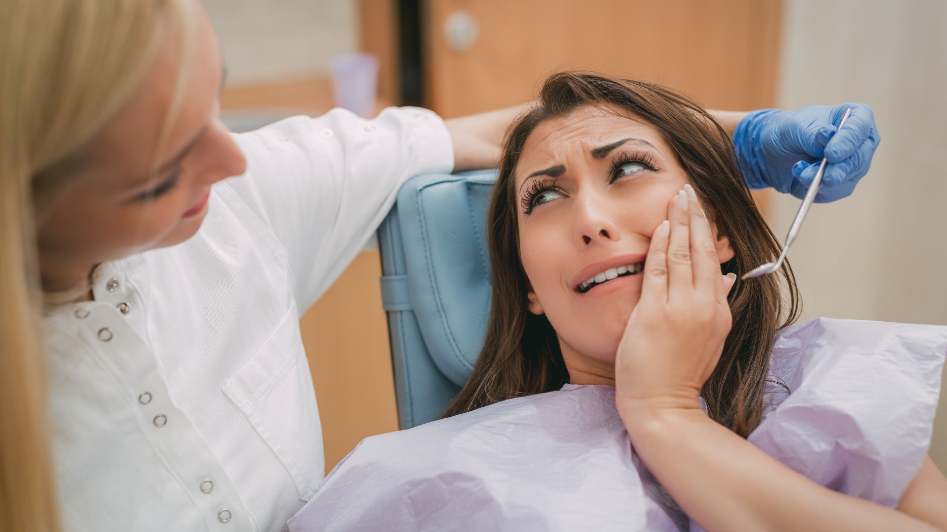 Bạn nên đến gặp bác sĩ nha khoa khi tình trạng đau răng kéo dài trên 2 ngày