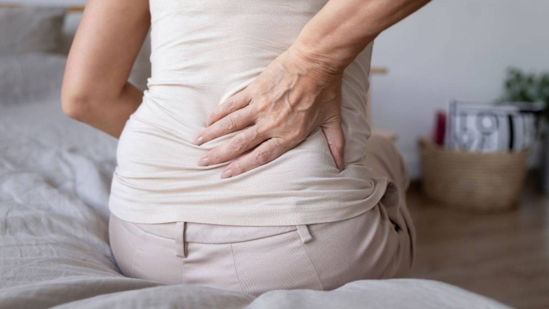 Người đang có cơn đau thần kinh tọa cấp tính cần tránh quan hệ tình dục