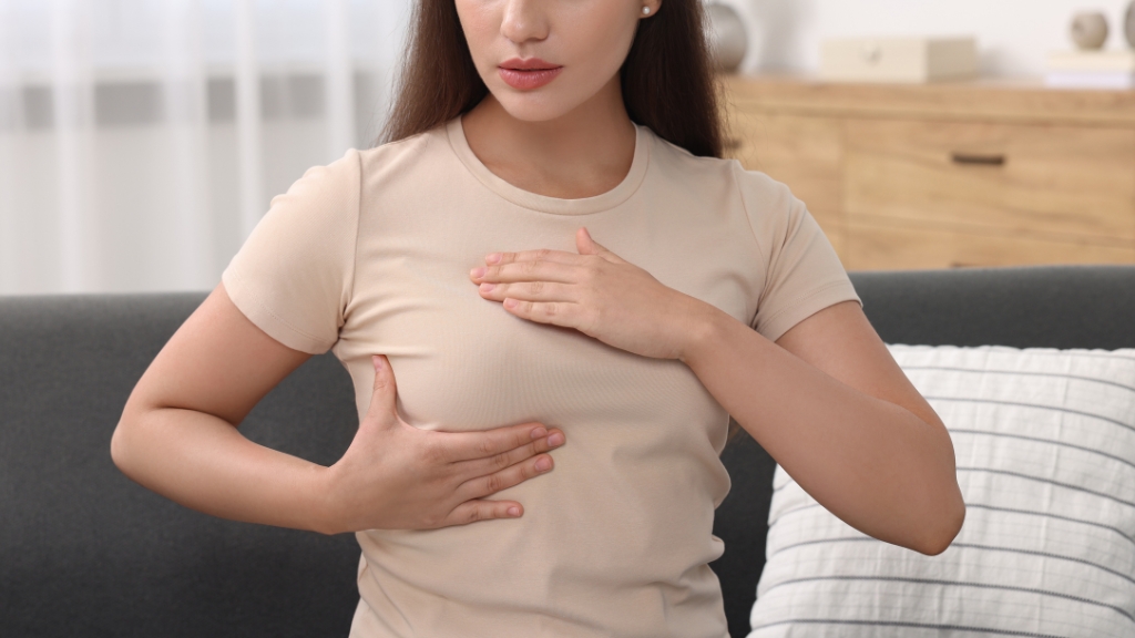 Những biểu hiện đau vú cảnh báo cần thăm khám bác sĩ sớm