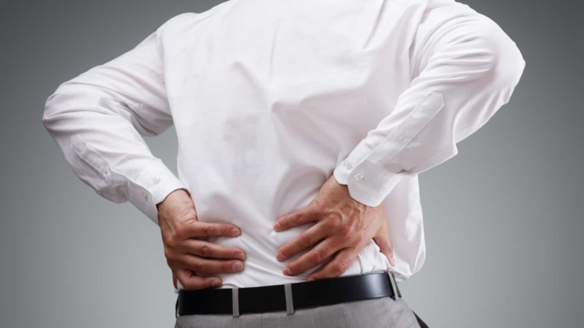 Đau vùng thắt lưng có thể là dấu hiệu sỏi thận ở nam giới