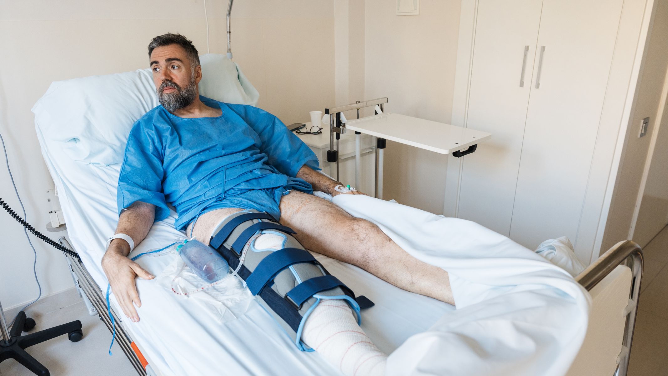 Dây chằng nhân tạo là vật liệu tổng hợp dùng để thay thế khi dây chằng tự thân bị đứt hoặc không thể hồi phục