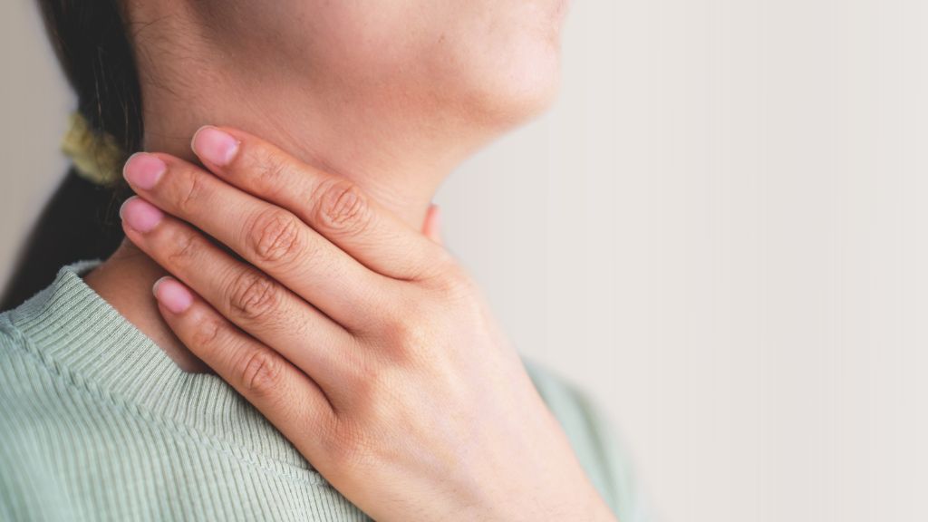 Nên sử dụng giọng nói đúng cách, tránh gây căng thẳng hoặc quá tải cho thanh quản