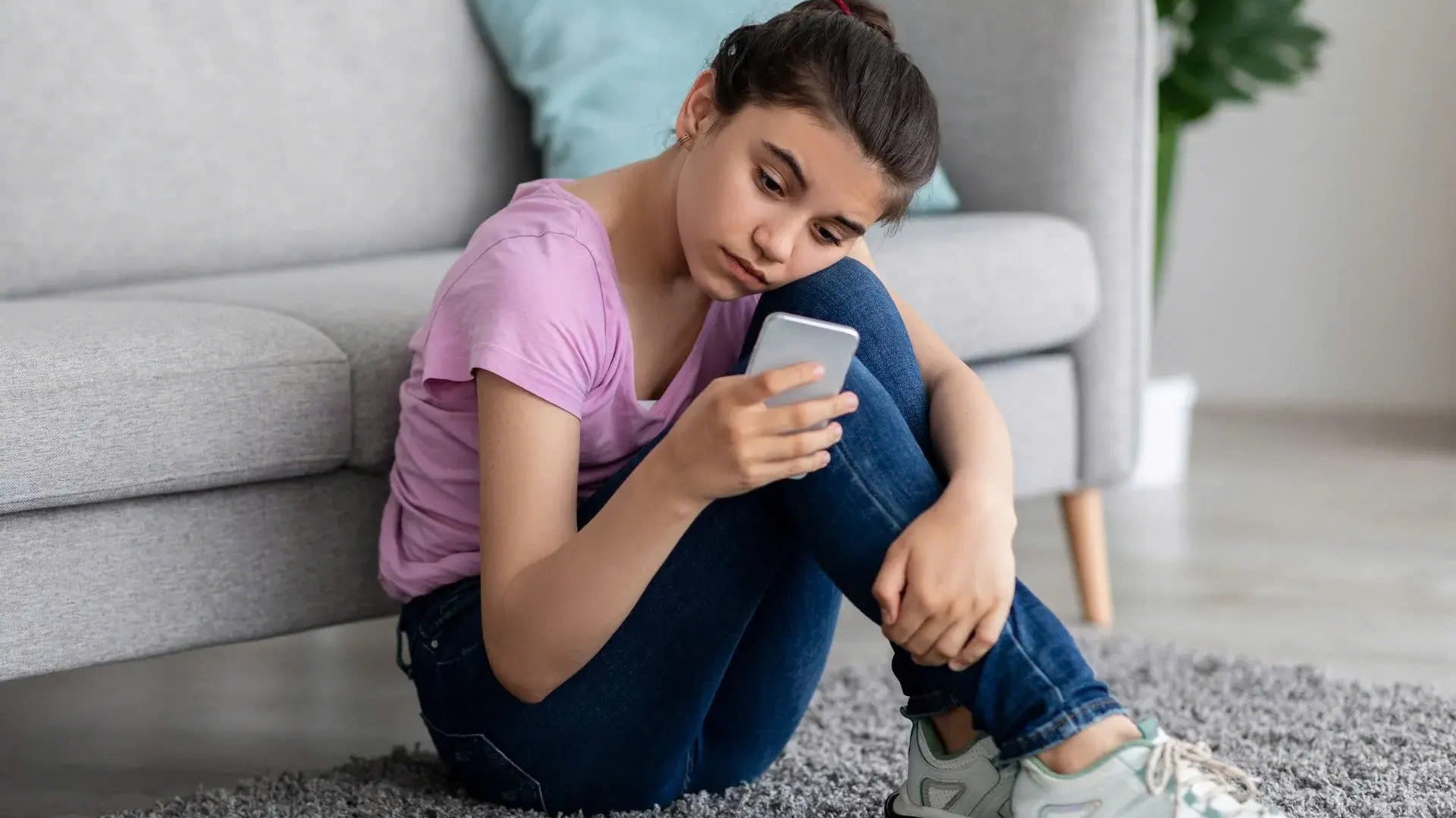 Nên đưa trẻ đi khám nếu có dấu hiệu dậy thì trước lứa tuổi quy định