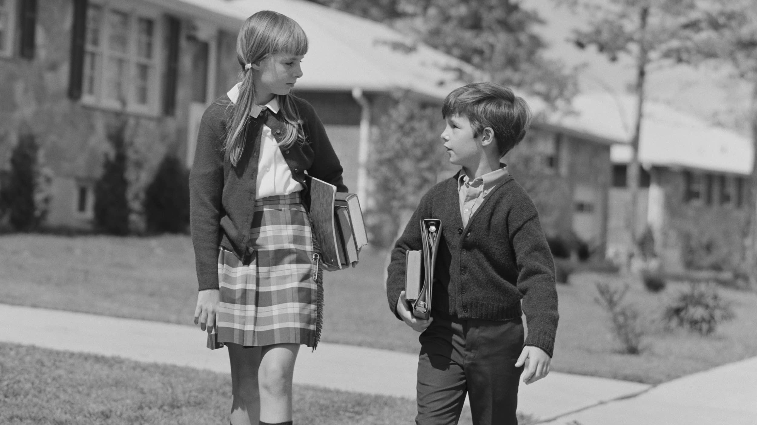 Nghiệm pháp kích thích GnRH giúp phân biệt giữa dậy thì sớm trung ương và ngoại vi