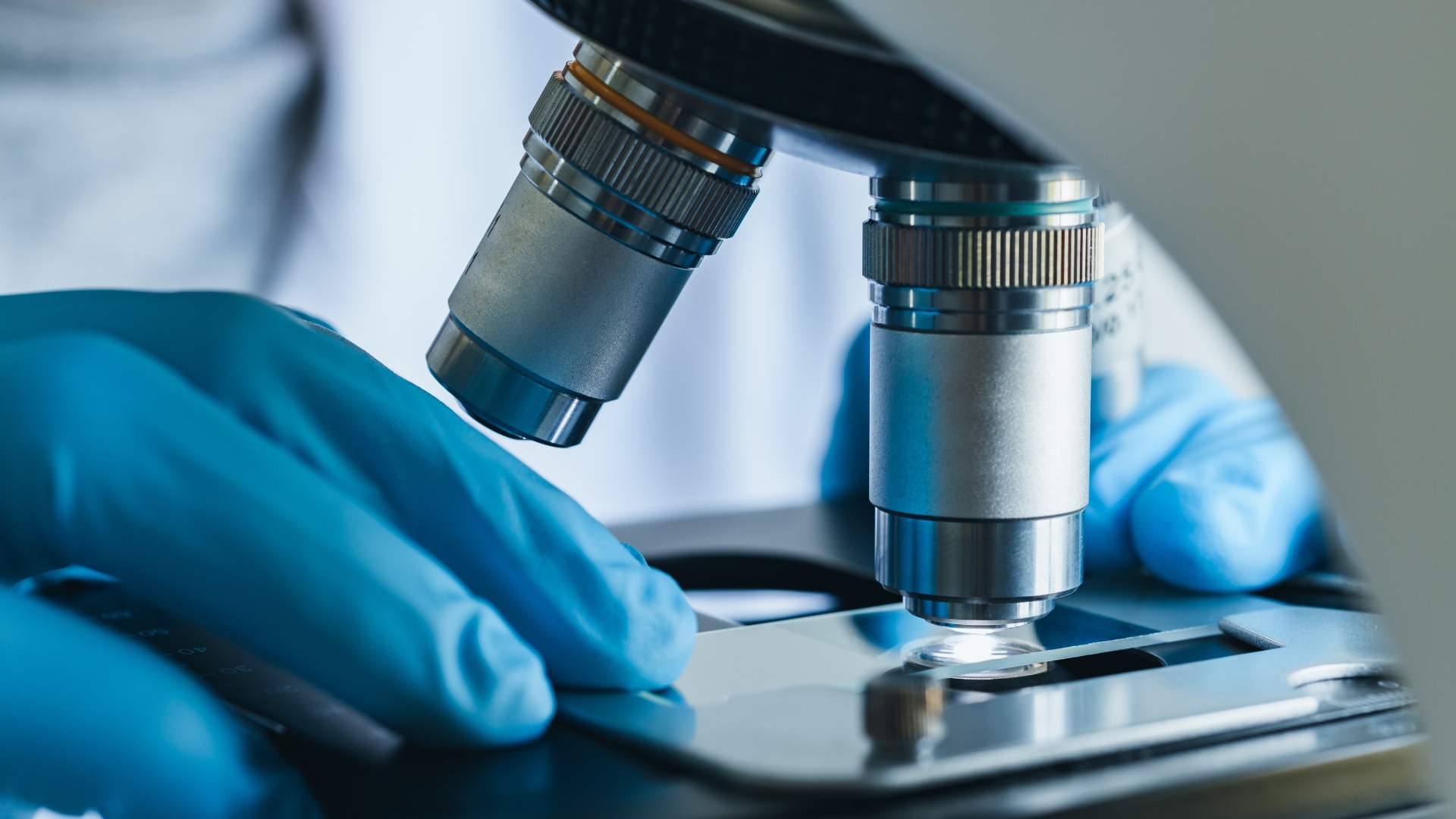 Phương pháp Demodex soi tươi là một kỹ thuật xét nghiệm đơn giản, hiệu quả, giúp phát hiện trực tiếp ký sinh trùng Demodex trên da người