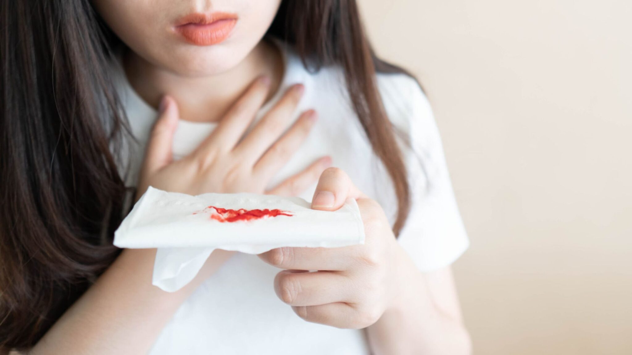 Nếu bạn nôn ra máu, hãy đi khám bác sĩ ngay lập tức