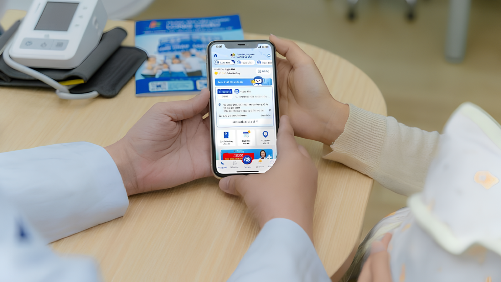 Trung tâm Tiêm chủng Long Châu tại quận 1 còn cung cấp hệ thống đăng ký qua website và ứng dụng di động