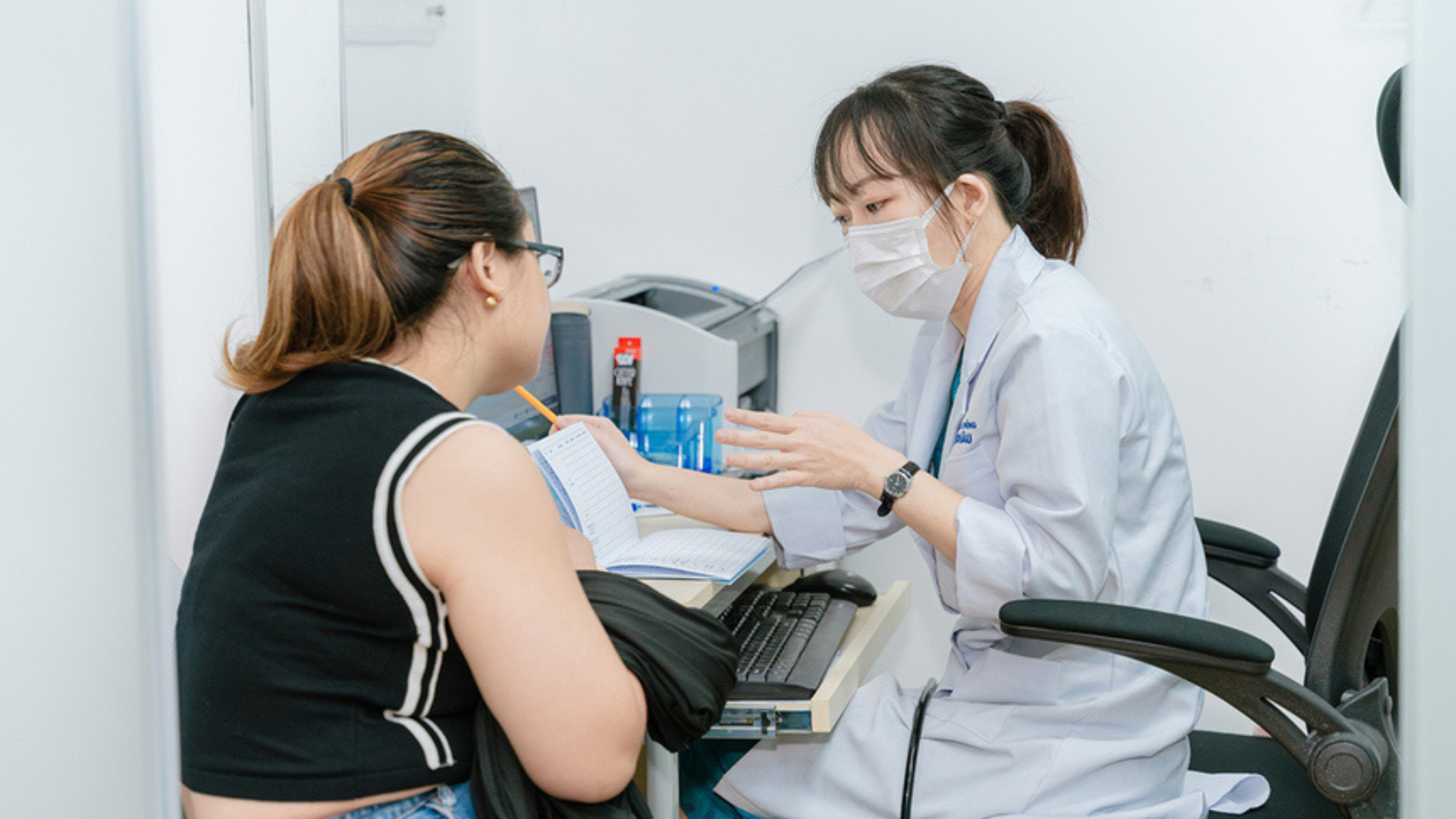 Trung tâm Tiêm chủng Long Châu tư vấn tiêm chủng miễn phí, giúp khách hàng hiểu rõ vắc xin và lịch tiêm phù hợp