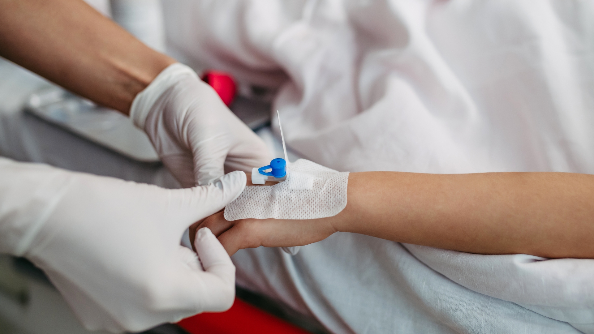 Trường hợp tụt đường huyết nghiêm trọng cần truyền glucose để phục hồi nhanh mức đường huyết ổn định