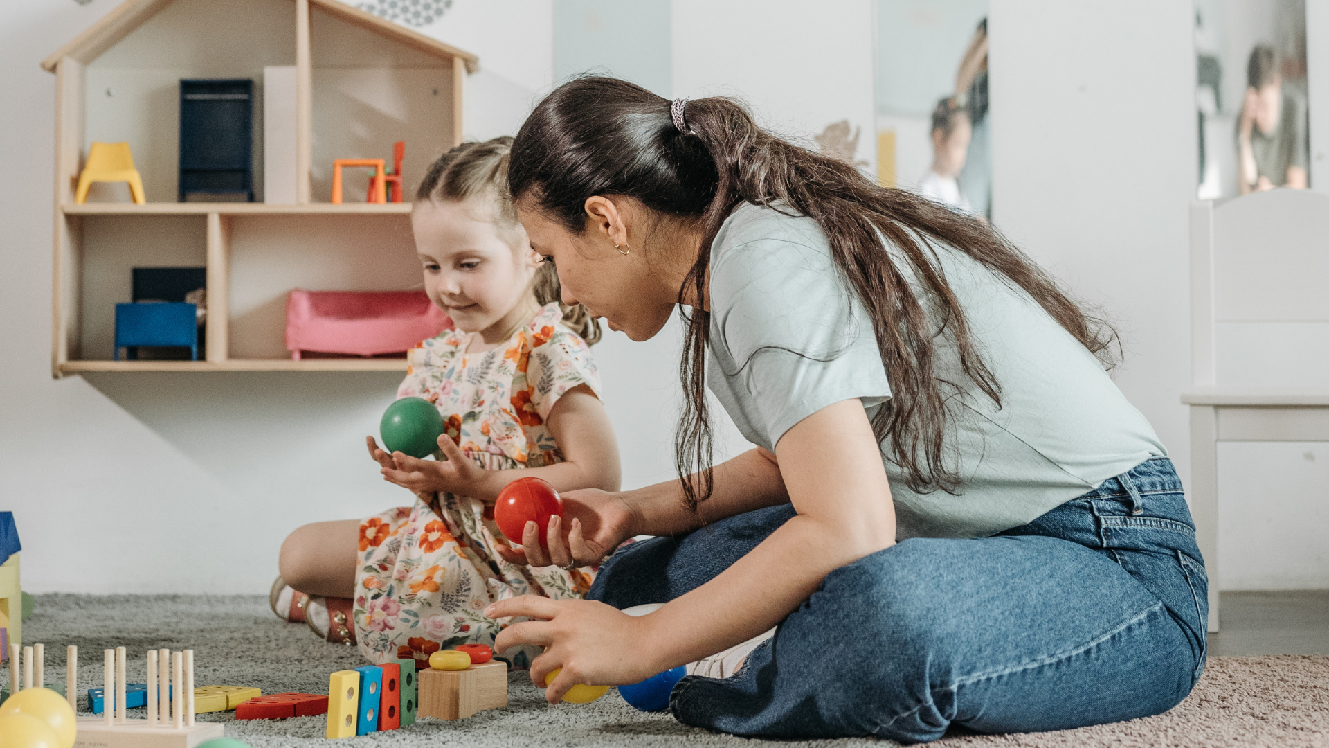 Đồ chơi Montessori giúp tăng cường sự gắn kết giữa trẻ và gia đình
